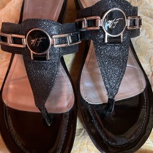 Women’s sandals size 10. Great condition.